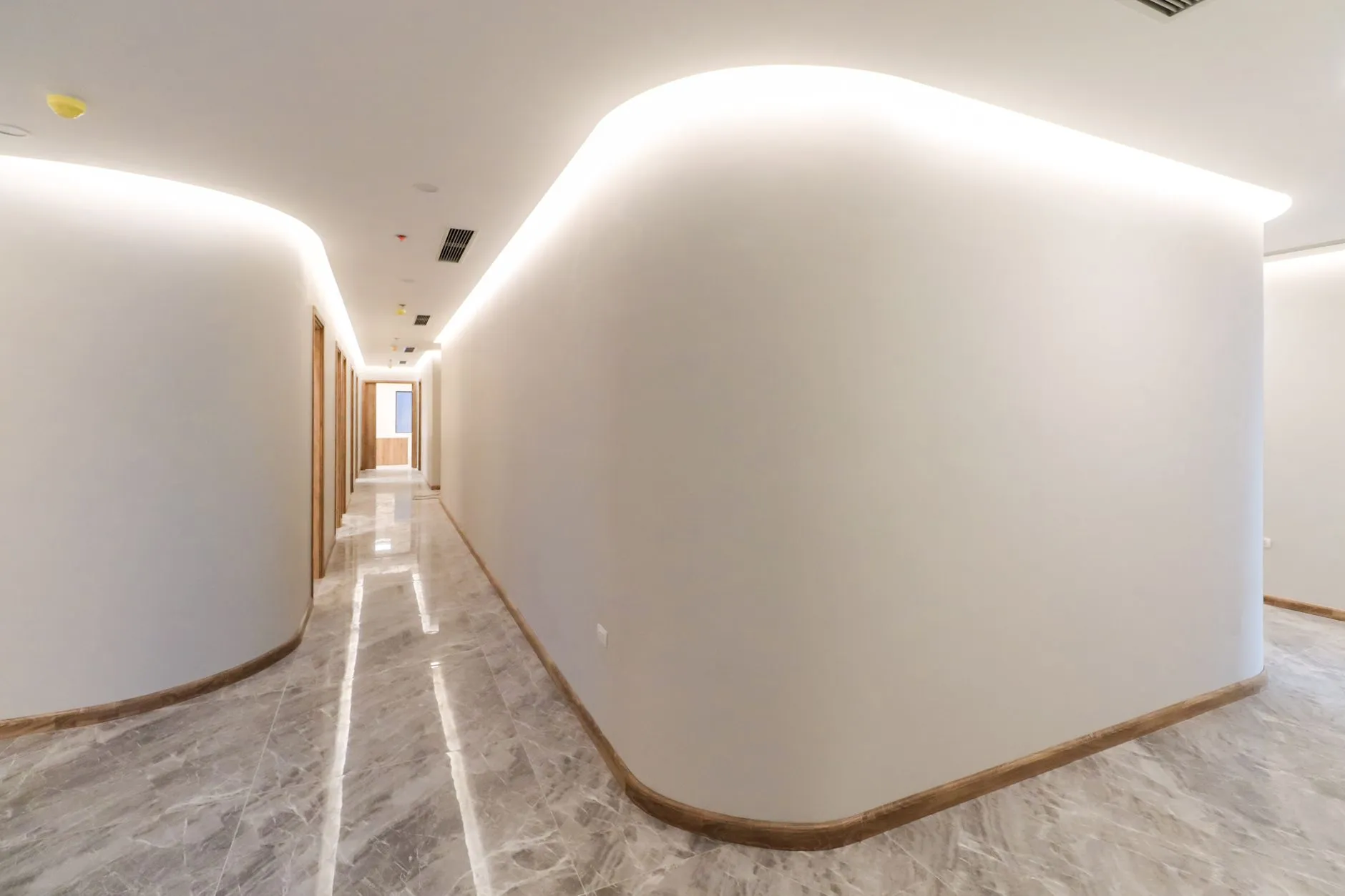 西南外贸企业如何借助成都国际贸易服务优化跨境供应链